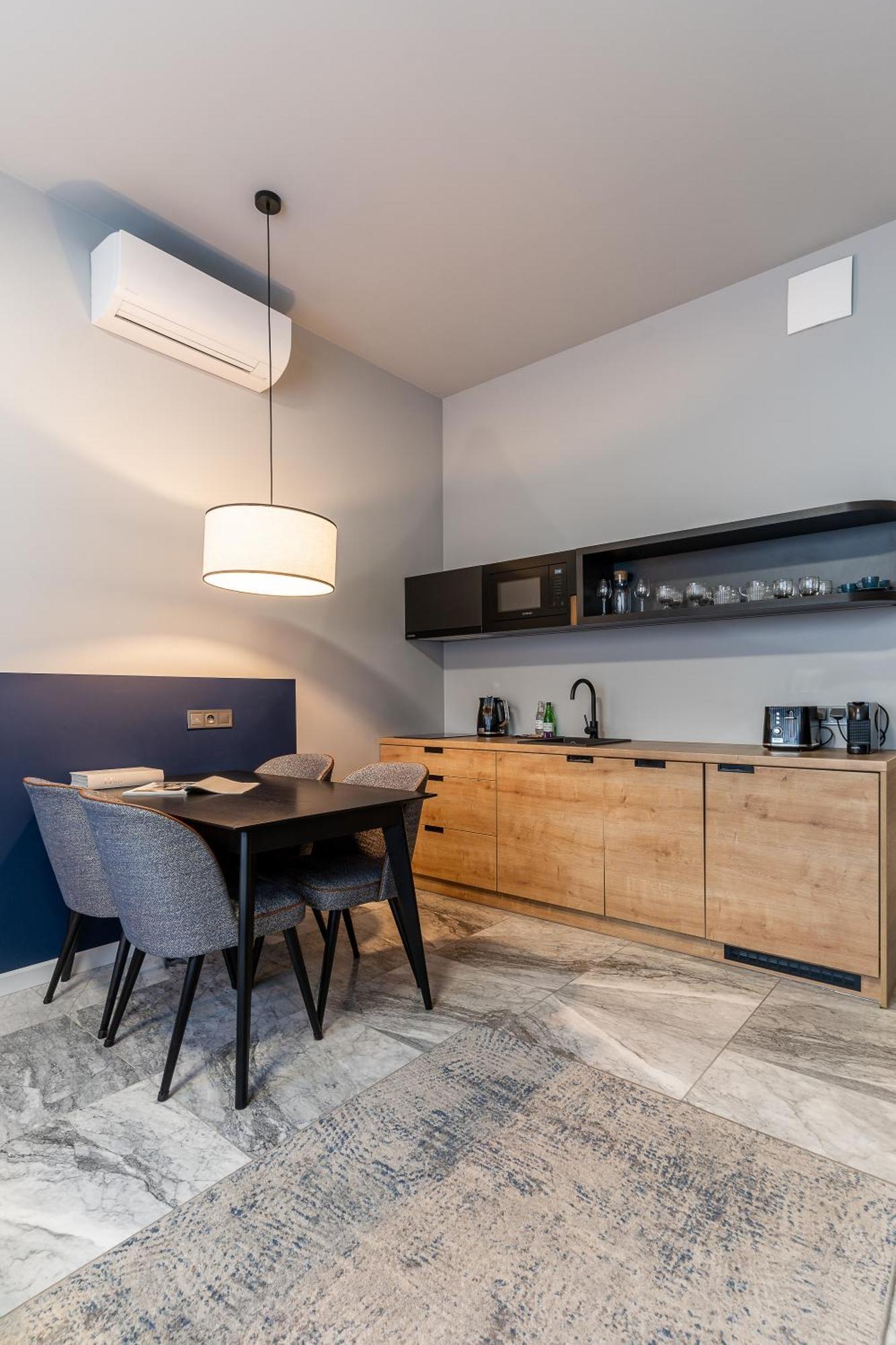 H11 Aparthotel